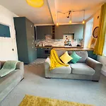 Stylish 1 Bedroom By Altoluxoexperience Short Lets & Serviced With Free Wifi & Parking Сasa de vacaciones