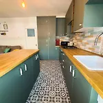 Stylish 1 Bedroom By Altoluxoexperience Short Lets & Serviced With Free Wifi & Parking *
