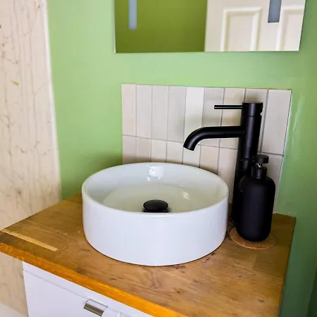Stylish 1 Bedroom By Altoluxoexperience Short Lets & Serviced With Free Wifi & Parking Hébergement de vacances Bristol