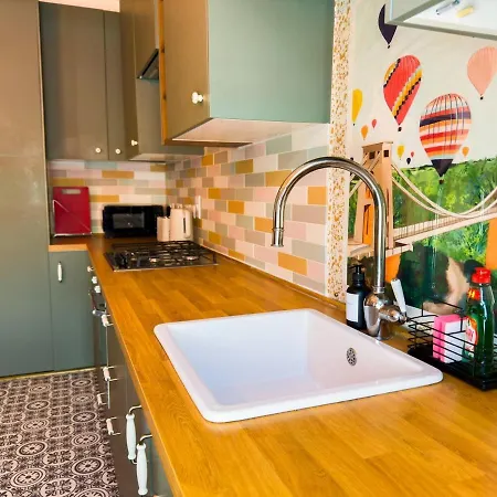 Stylish 1 Bedroom By Altoluxoexperience Short Lets & Serviced With Free Wifi & Parking Hébergement de vacances