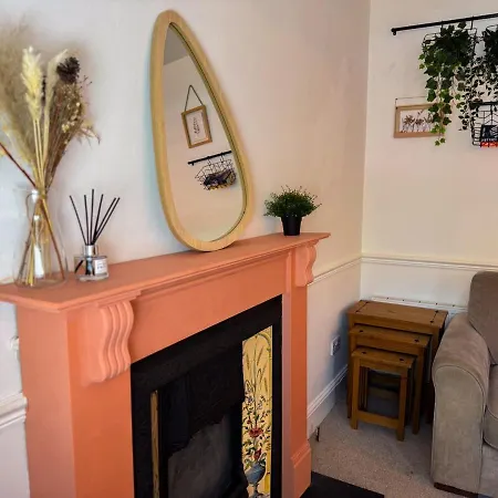 Stylish 1 Bedroom By Altoluxoexperience Short Lets & Serviced With Free Wifi & Parking Hébergement de vacances *