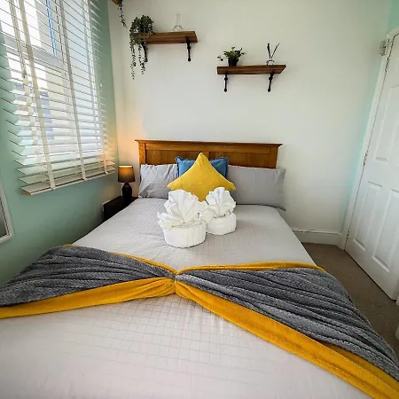Stylish 1 Bedroom By Altoluxoexperience Short Lets & Serviced With Free Wifi & Parking Hébergement de vacances