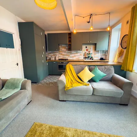 Stylish 1 Bedroom By Altoluxoexperience Short Lets & Serviced With Free Wifi & Parking Hébergement de vacances