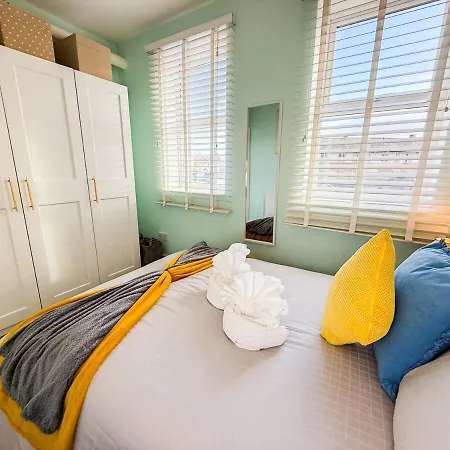 Stylish 1 Bedroom By Altoluxoexperience Short Lets & Serviced With Free Wifi & Parking Hébergement de vacances Bristol