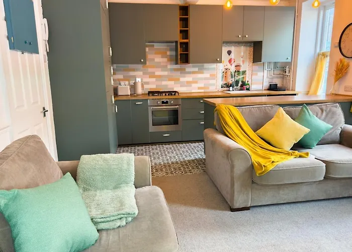 Stylish 1 Bedroom By Altoluxoexperience Short Lets & Serviced With Free Wifi & Parking Hébergement de vacances *