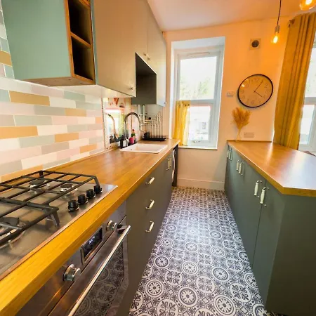 Dom wakacyjny Stylish 1 Bedroom By Altoluxoexperience Short Lets & Serviced With Free Wifi & Parking