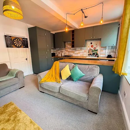 Stylish 1 Bedroom By Altoluxoexperience Short Lets & Serviced With Free Wifi & Parking * בריסטול