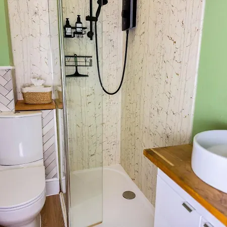 Holiday home Stylish 1 Bedroom By Altoluxoexperience Short Lets & Serviced With Free Wifi & Parking *