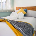 Ferienhaus Stylish 1 Bedroom By Altoluxoexperience Short Lets & Serviced With Free Wifi & Parking