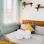 Stylish 1 Bedroom By Altoluxoexperience Short Lets & Serviced With Free Wifi & Parking Bristol