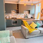 Stylish 1 Bedroom By Altoluxoexperience Short Lets & Serviced With Free Wifi & Parking Bristol